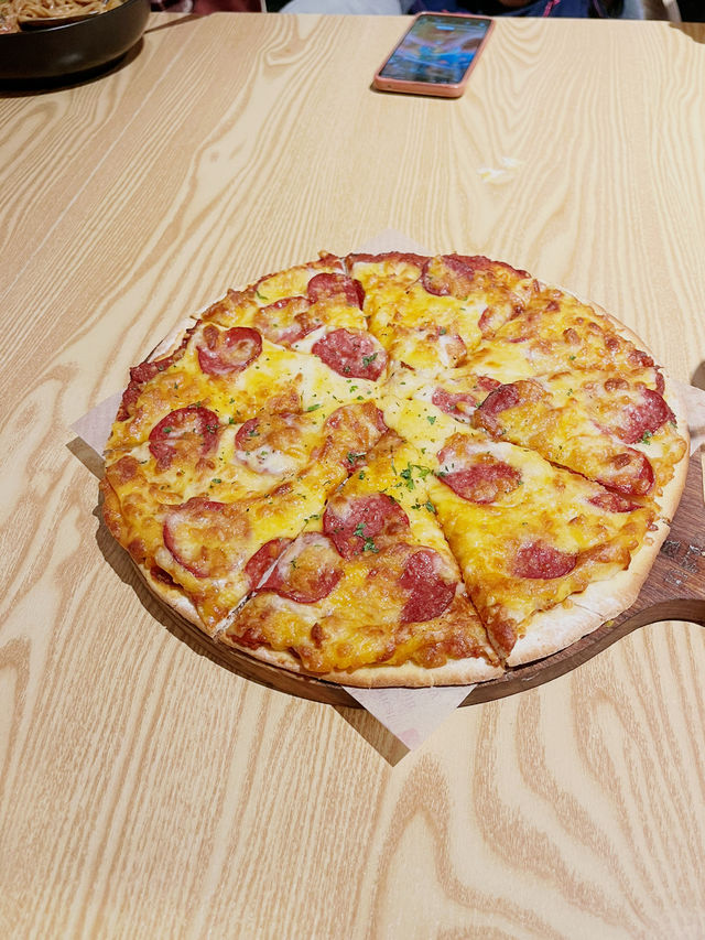 🍕 Family Birthday Feast at 10 Gram IOI City Mall — Pizza & Brownies Stole the Show! 🎂✨