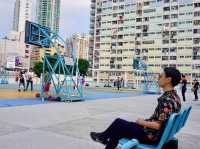 สนามบาสเก๋ๆ ฮ่องกง ฉากหลังตึกสีพาสเทล 🌈