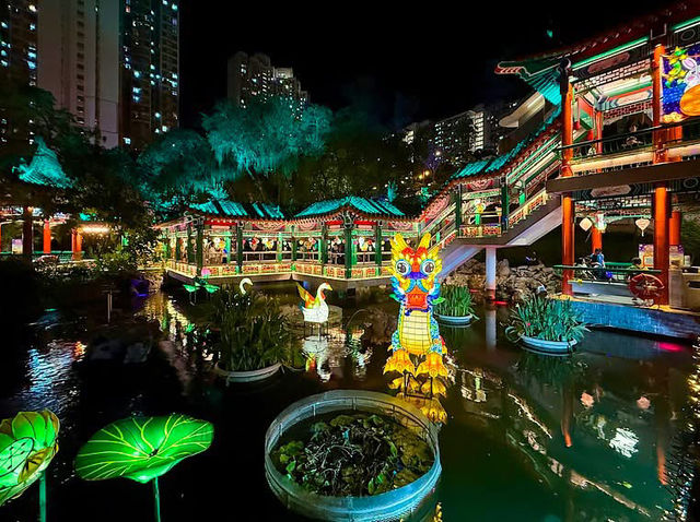 Celestial Glow, Earthly Delights: Hong Kong’s Fusion of Moon Cakes and Modernity 