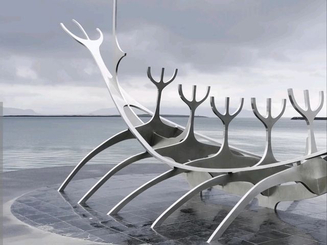 THE SUN VOYAGER. THE SUN VOYAGER.