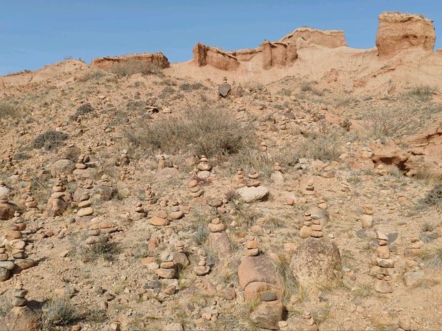 Amidst the Gobi Danxia: A Trail Through Silence Amidst the Gobi Danxia: A Trail Through Silence