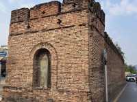 🧡🏯 “ประตูท่าแพ” แลนด์มาร์กสุดคลาสสิกแห่งเชียงใหม่