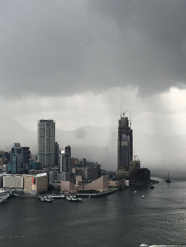 Hong Kong: Where Neon Dreams Meet Tradition 🇭🇰✨ Hong Kong: Where Neon Dreams Meet Tradition 🇭🇰✨