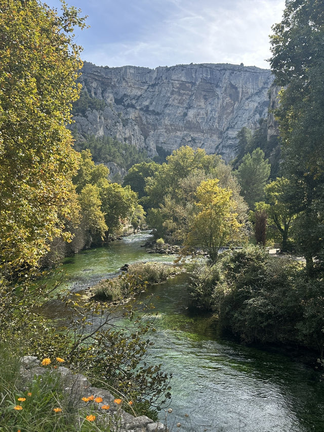 南法泉水城 Fontaine-de-Vaucluse💚被綠泉水治癒的一天
