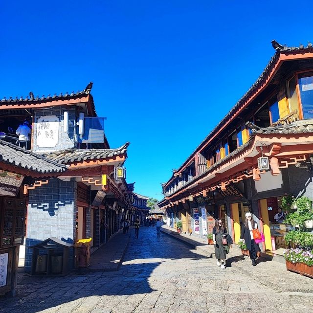 Lijiang Weekend Itinerary: Ancient Town Vibes & Epic Snow Mountain Views 🏔️✨ Lijiang Weekend Itinerary: Ancient Town Vibes & Epic Snow Mountain Views 🏔️✨