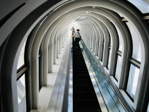 Здание Umeda Sky Building - стильный двойной небоскреб в центре Осаки