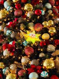 Neon Noel: Hong Kong's Dazzling Urban Christmas Tapestry