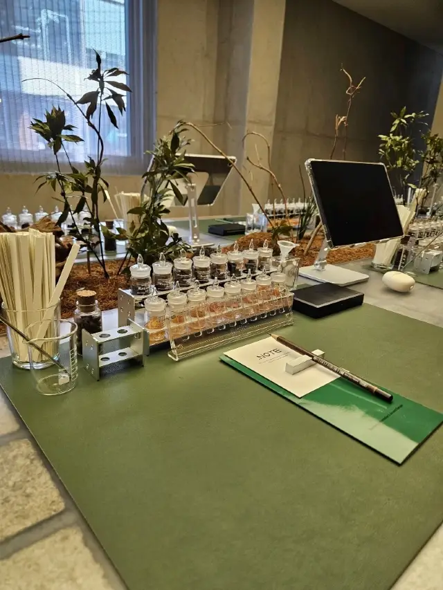 홍대にある室内デートにぴったりな香水工房「ドットノート」