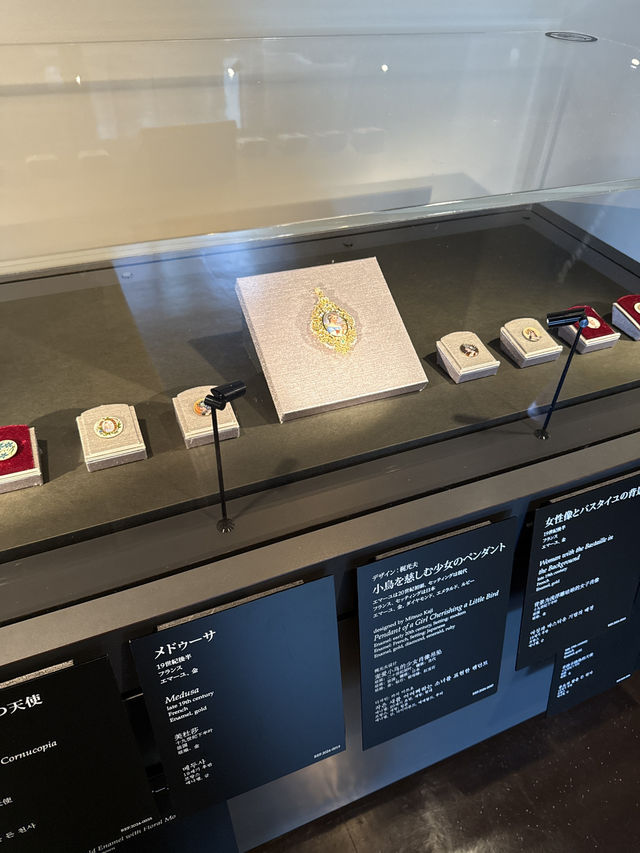 Exploring the World of Jewelry at The National Museum of Western Art