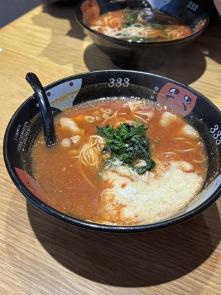 [อาหารกลางวันที่ฟุกุโอกะ] ราเมนซุปมะเขือเทศเข้มข้น อร่อยจนห้ามใจไม่ไหว