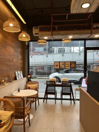 [Bangkok Solo Female Travel] Wi-Fi Available! A Hidden, Ultra-Cozy & Stylish Cafe.