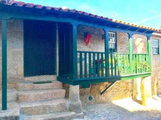 รากฐานหินแกรนิต: บ้านเหนือกาลเวลาแห่ง Castelo Novo