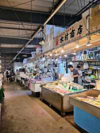 北海道小樽「鱗友朝市」海鮮攻略 🦀 超高 CP 值朝市食堂魚生飯＋三大名蟹（長腳蟹/毛蟹/花咲蟹）實測避坑指南！