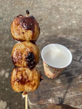 筑波山の双峰をショートカットで制覇！山頂限定の「焼き団子と温かい甘酒」が最高に癒やされる。