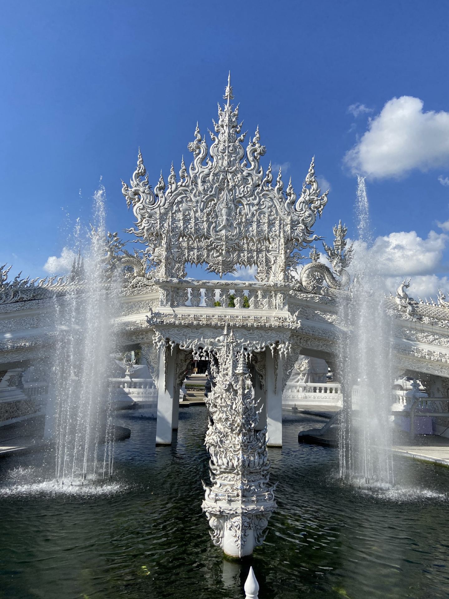 The White Miracle You Can't Miss in Chiang Rai! Seeing it in Person is Absolutely Mind-Blowing.