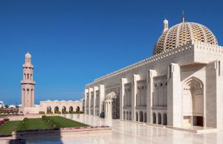 Oman: Menjelajahi Gurun Pasir, Ngarai Biru Toska & Desa Kuno Arab