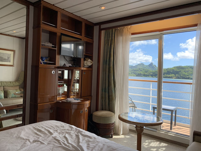 Cruise Around Tahiti on Paul Gauguin