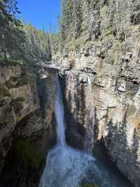 🇨🇦バンフの人気トレイル🏞️【ジョンストンキャニオン】で滝と渓谷を満喫