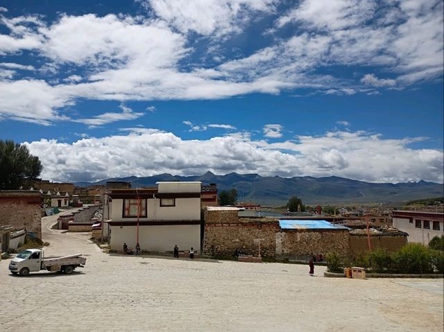 Super beautiful and impressive temple - totally worth a visit!
