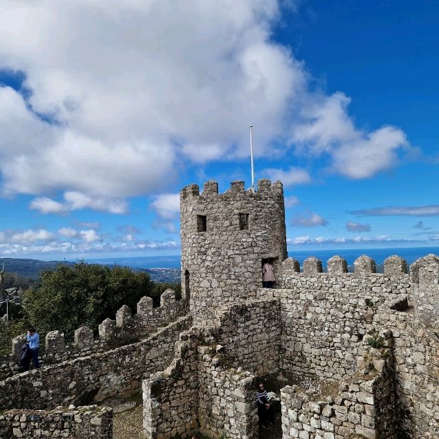 Moorish Castle in Sintra! 🌹🌄