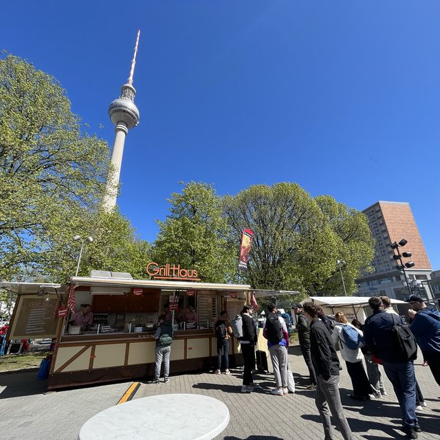 Berliner Fernsehtrum… iconic tower 