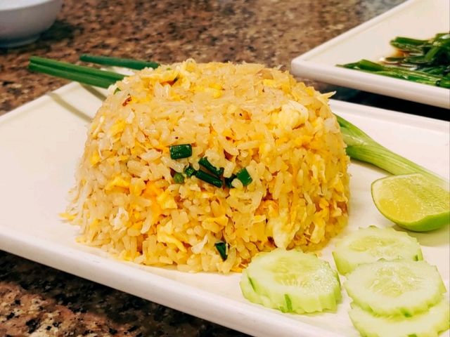 曼谷周邊 | 大城炭火烤噴膏大頭蝦 กุ้งเพ่อืนแพรว Kung Puen Praew