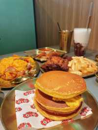 60年代香港龍鳳牆冰室✨🪩必食沙嗲牛肉麵