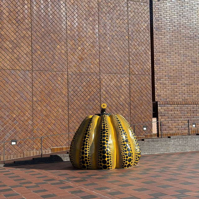 A Perfect Day in Fukuoka: Art, Gardens, Castle Views & Ramen Hits 