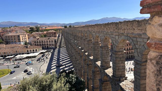 Two cities, one epic day: Ávila’s walls and Segovia’s fairy-tale charm 🏰🧱