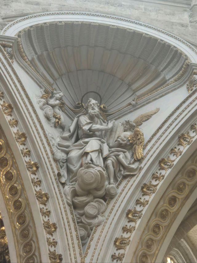 Els Secrets de la Catedral: From Gothic Grace to the Holy Grail