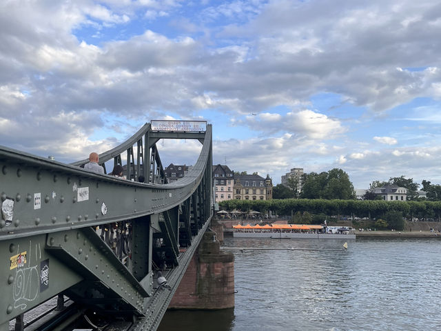 Budget Budget Budget Frankfurt Trip – Trust