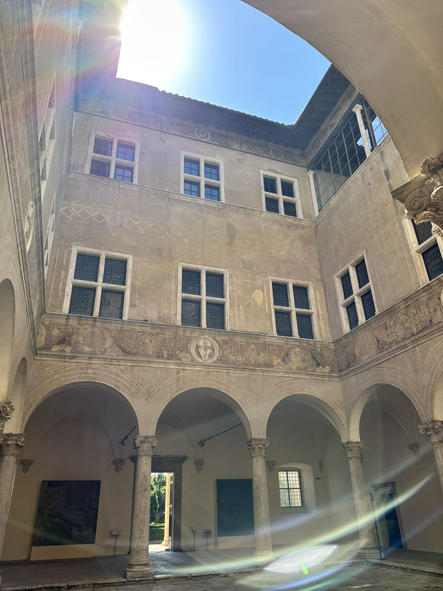 Mediterranean Dreamy Renaissance Vibes in Pienza’s Heart 