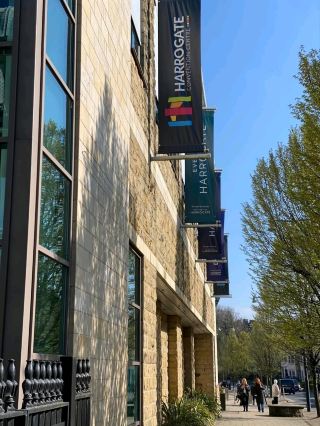 礦泉水、土耳其浴和三百萬朵花：哈羅蓋特的永恆魅力