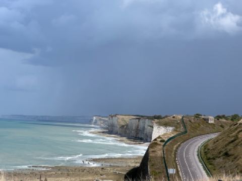 Дьепп - рыбацкий нормандский городок с красивыми скалами