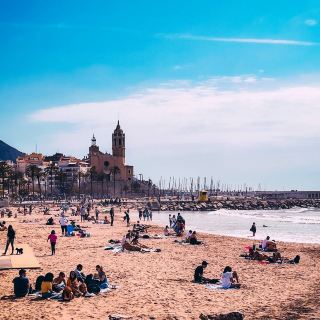 ชายฝั่งทะเลสีฟ้า: การเดินทางบนถนนในแถบเมดิเตอร์เรเนียนผ่านกาลเวลา 🇪🇸