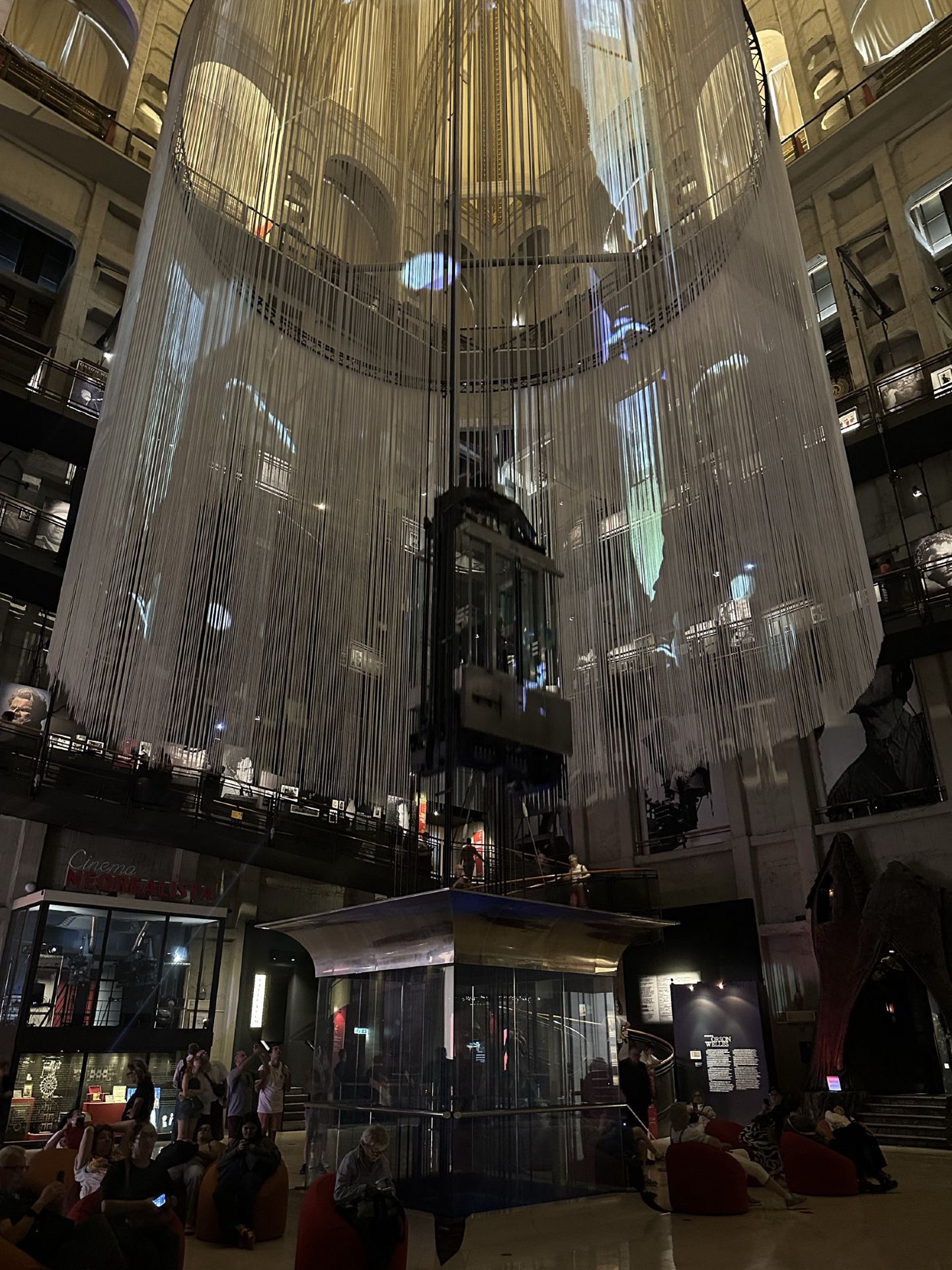 都靈電影博物館：安托內利尖塔 (Mole Antonelliana) 入面有咩睇？