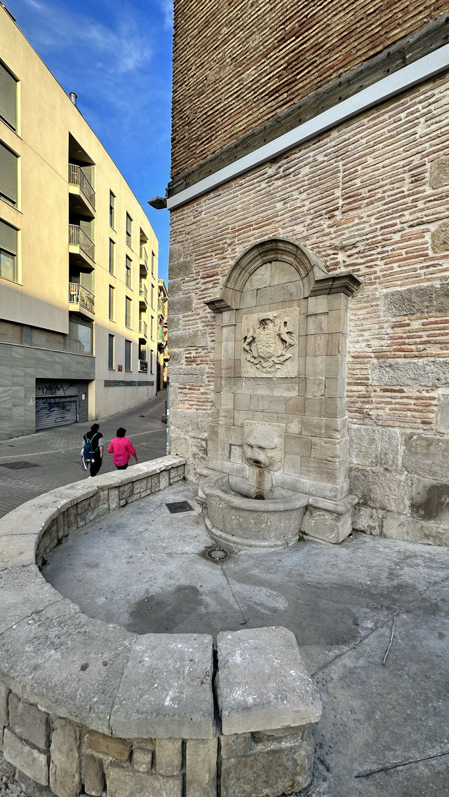 Black spade fountain Font de Sant Llorenç o de