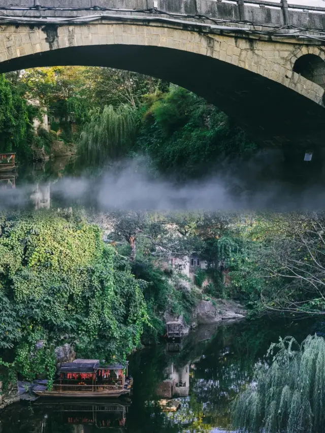 Tracing upstream along Yu Creek, one can admire the scenery depicted by Liu Zongyuan in his writings