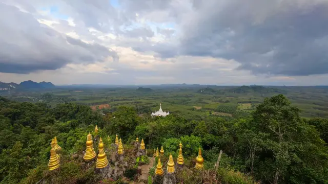 The Surat Thani in Thailand is not just a transit station, it's a shock to see the mountaintop pagoda cluster