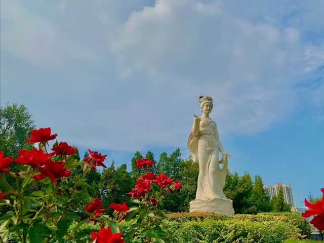 「夢回神都，牡丹花競相開放」王城公園國潮盛典上演