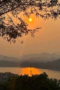 答應我，來琅勃拉邦一定要去普西山看場日落