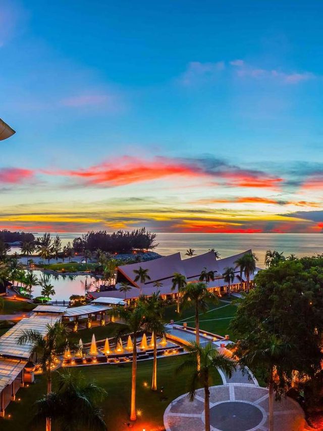 🌟 Brunei's Luxe Empire: Cinema & High Tea 🌟