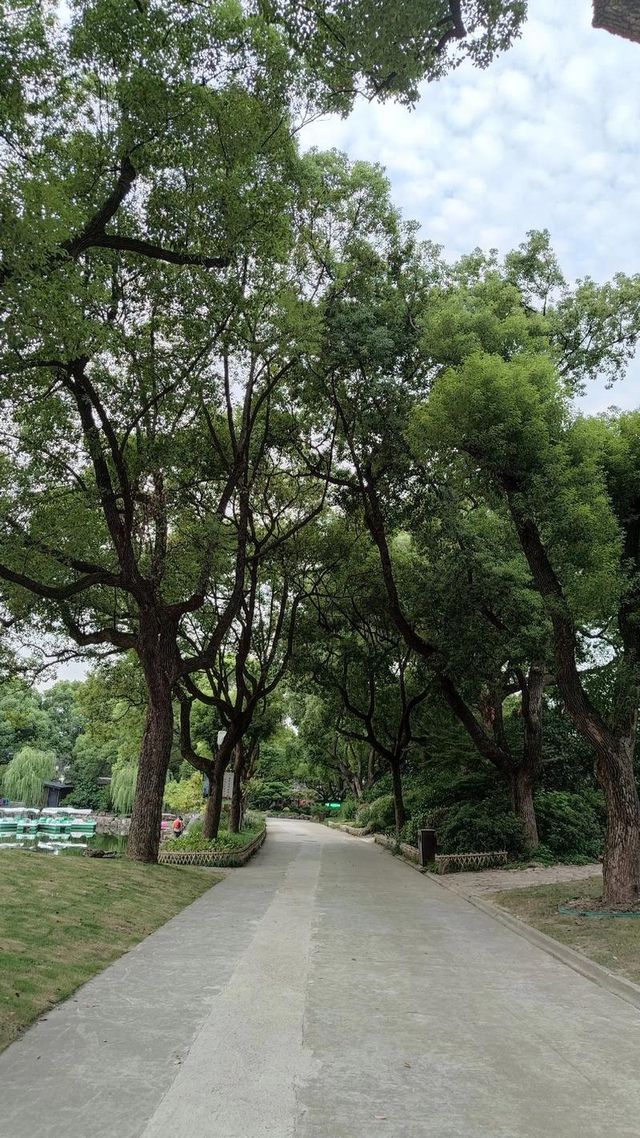 一座集自然風光、古蹟名勝和人文景觀為一體的綜合性公園！