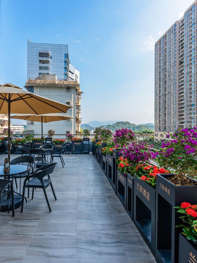 🏨✨ Shenzhen's Hidden Gem: Lan'ou Hotel Review 🌟