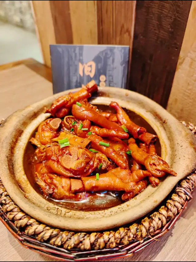 Zhoushan fishing village is a bit far away, and you can taste Zhoushan seafood in Shanghai. 