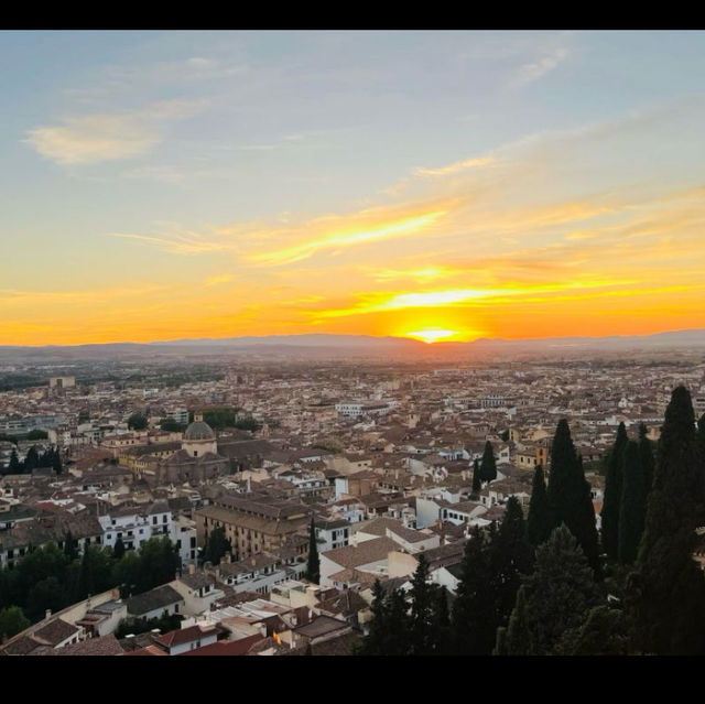 Catch sunsets at Alhambra Palace 