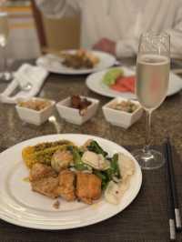 上海明天廣場JW萬豪酒店。