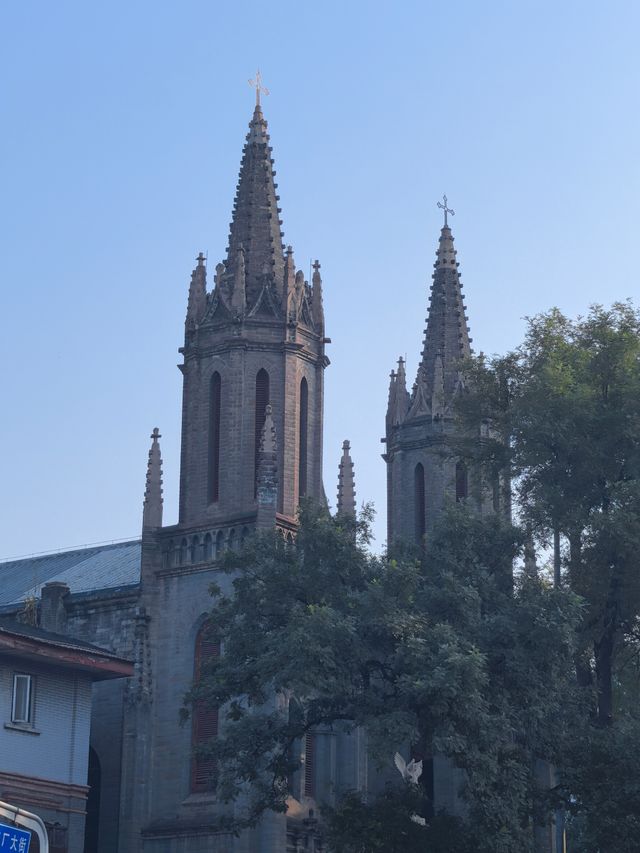 北京天安門東側東交民巷，百年舊使館，多樣建築風，最長胡同。
