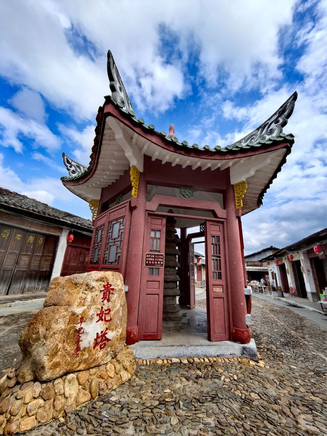 探秘嶺南古韻,珠璣巷裡尋根源。 探秘嶺南古韻,珠璣巷裡尋根源。