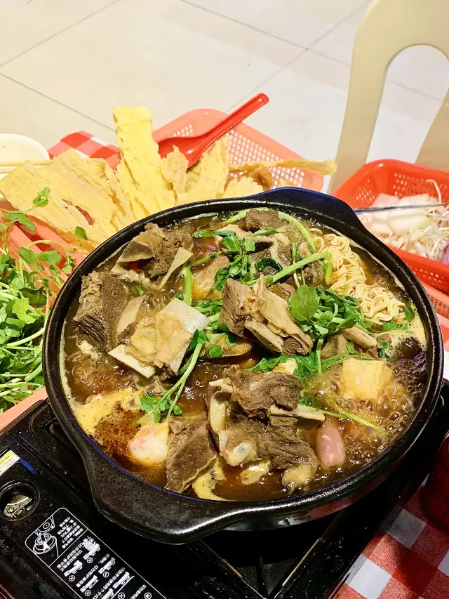 Steak pot! Unlimited refills in Zhanjiang...